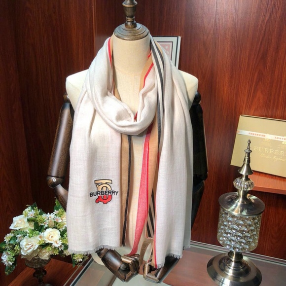 BURBERRY scarf - Picture 2 of 8
